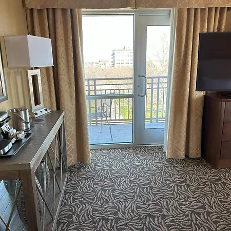 Doubletree By Hilton Bay City - Riverfront-3